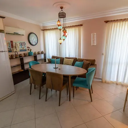 Sunset Club Aqua Lettings Апарт-отель 3*