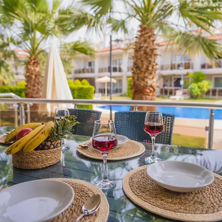 Sunset Club Aqua Lettings Апарт-отель