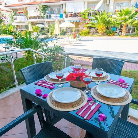 Sunset Club Aqua Lettings Апарт-отель