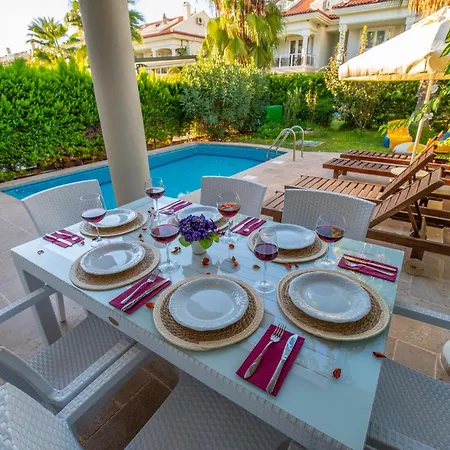 Sunset Club Aqua Lettings Апарт-отель 3*