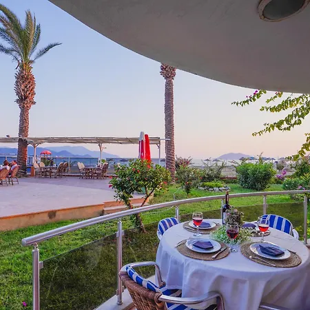 Апарт-отель Sunset Club Aqua Lettings 3*